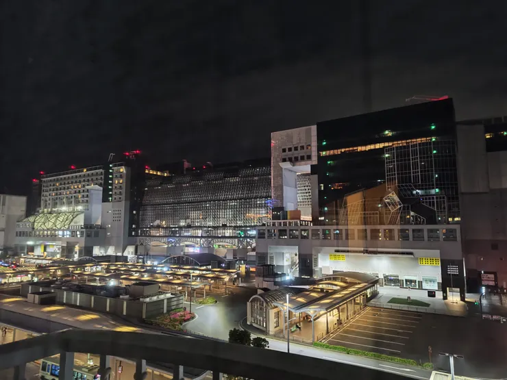 回到房間望向車站