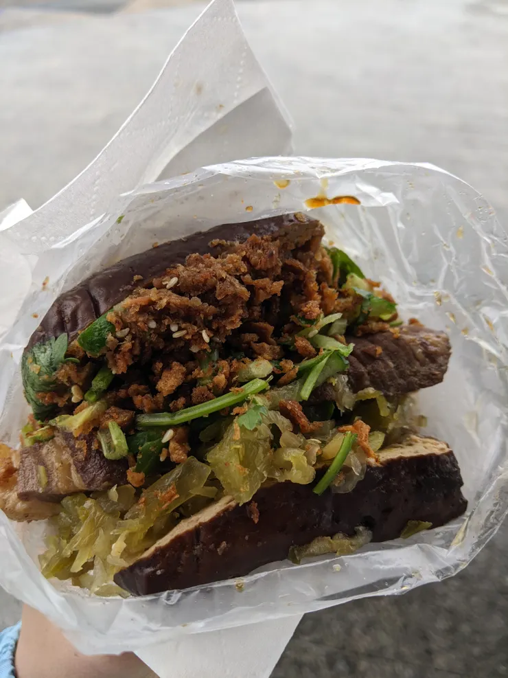 大推豆干扣肉包