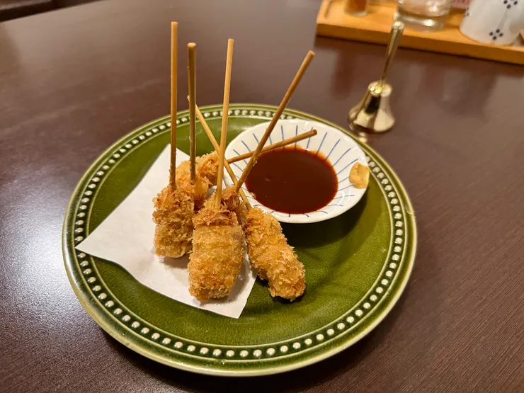 酥炸豚肉串(6串) 240元