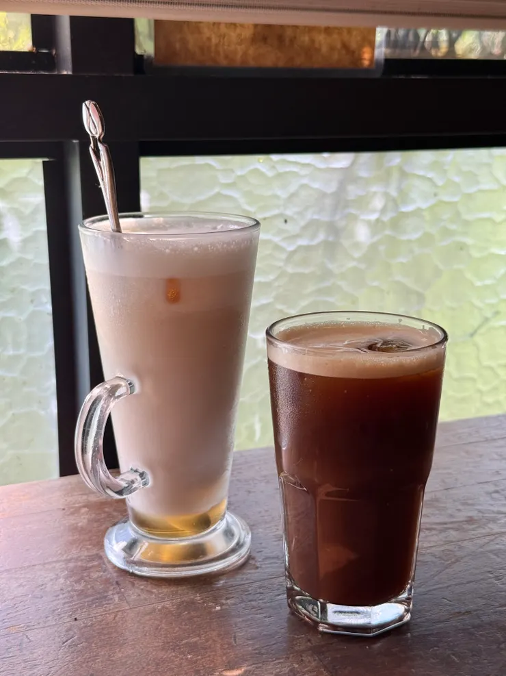 套餐 是吉鮮奶茶   +70元  &  西西里咖啡   +50元