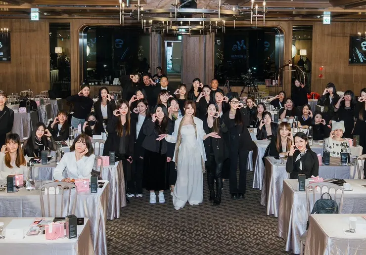 圖說：梵天國際美學企業舉辦美學發表活動，現場展示修飾型養色技術理念與成果。（圖／梵天國際美學企業）