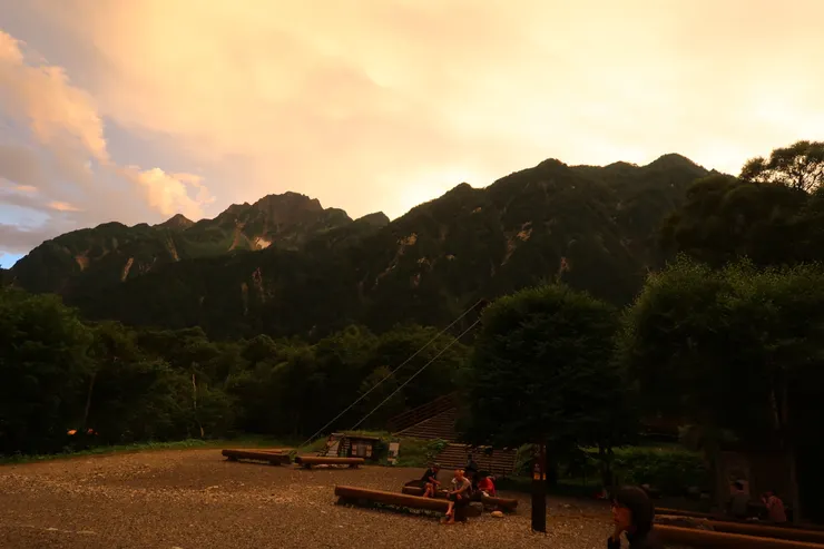 隔天要繞過的屏風岩