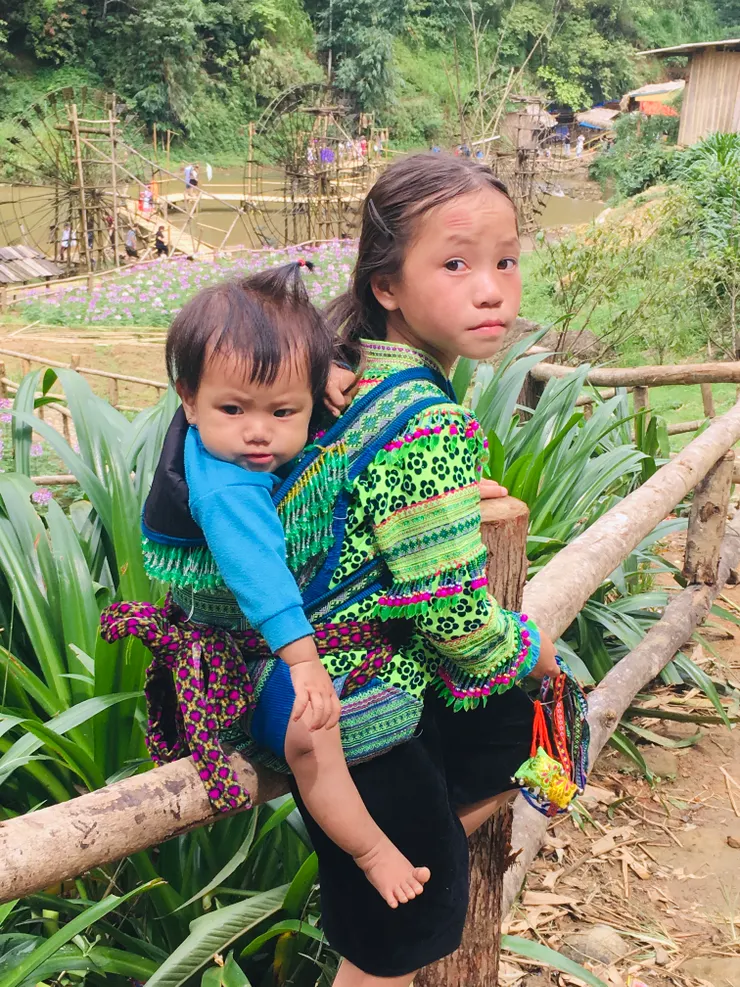 越南西北部沙壩山區，常常看到的小孩帶小小孩