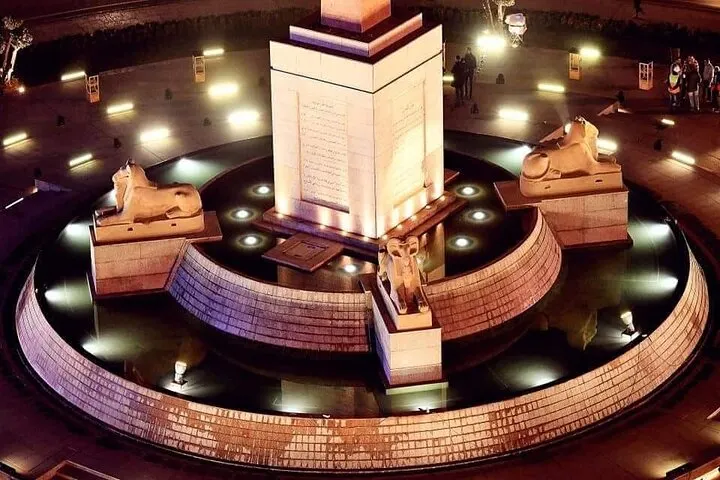 廣場中央的古埃及文物