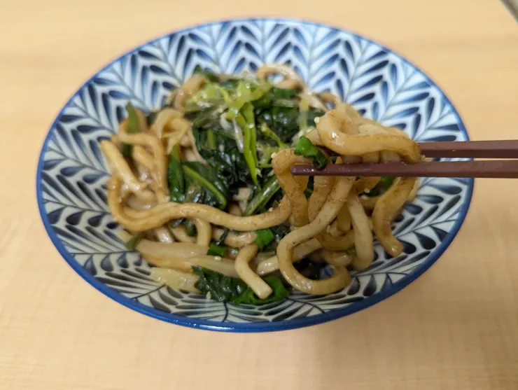 台灣黑麻油推薦｜10分鐘完成黑麻油料理！麻油料理推薦：麻油薑香炒烏龍麵做法