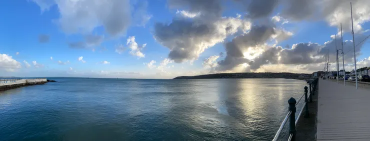 Penzence彭贊斯港口城鎮木棧道海景