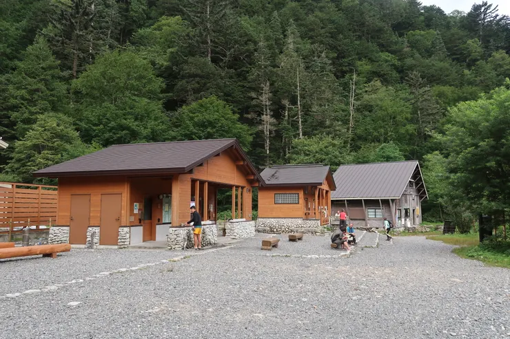 人潮滿滿的光景才是幾個小時前的事情