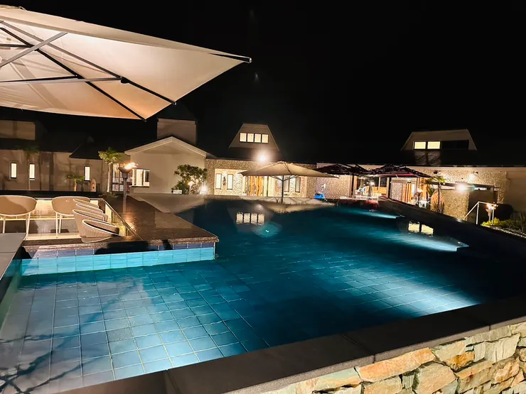 晚上的室外足湯區!!