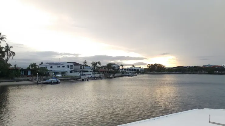 澳洲有錢人不是有車庫，是有碼頭