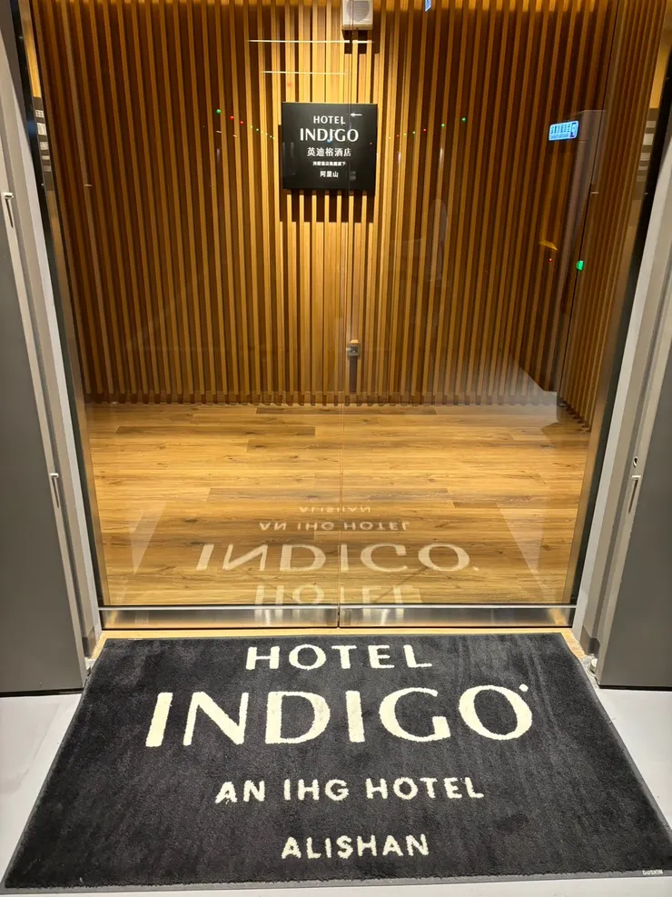 圖片來源：辰心iPhone15 （停車場電梯出入口）