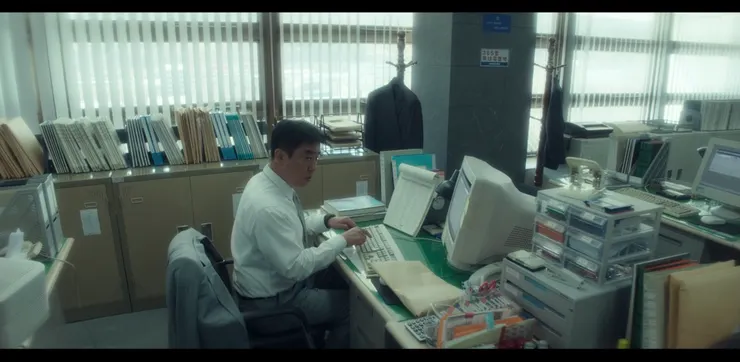 這個畫面讓筆者想起小時候筆者的父母剛學電腦也有這個困難時期,不由得會心一笑。(Source: Disney +)