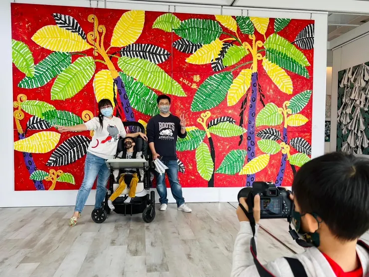 孩子視角拍出來的爸爸嗎嗎、哥哥合照。