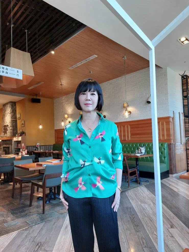 老同學一見面就幫我拍照，不知道她觀看到了些什麼