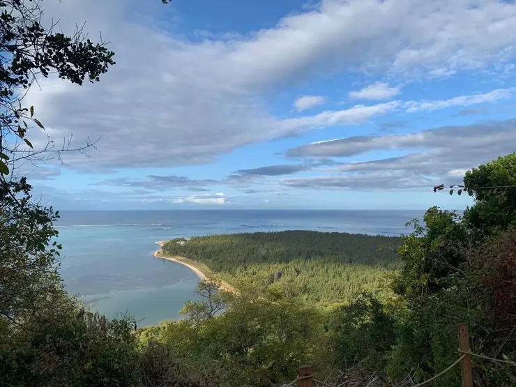 沿路的海景之一