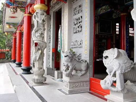 龍柱、石獅、浮雕藝術（圖片截圖於網路）