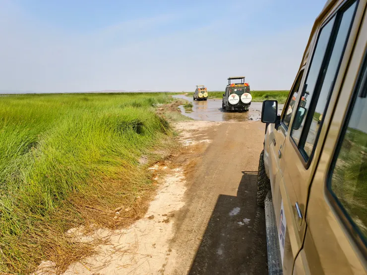 黑色非洲之行，在烏干達、肯亞及坦尚尼亞搭四輪傳動遊獵（Safari），並在恩德培、奈洛比及蒙巴薩旅行數日。