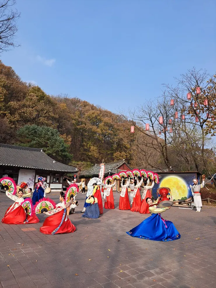 內三門前開場表演