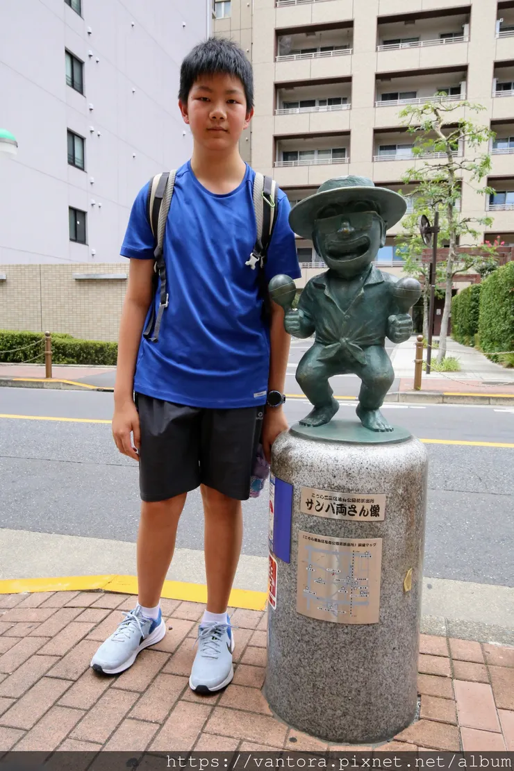 <東京景點> 龜有站外的烏龍派出所銅像大尋寶 & 哆啦A夢博