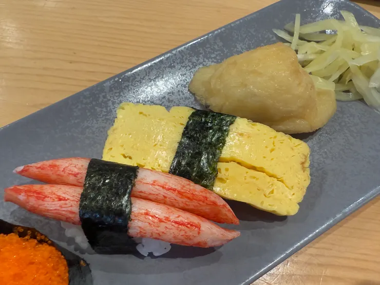 蟹味棒 握壽司 40元 & 玉子燒 握壽司 30元 & 豆皮 壽司 15元