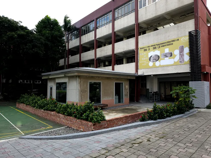 穿越廊道後的「黃土水專室」及「特展室」。