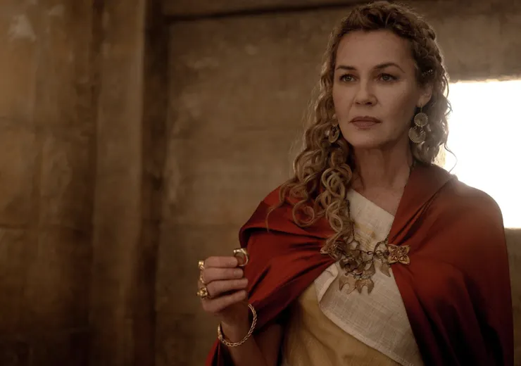 康妮尼爾森(Connie Nielsen)飾演露西亞，是全片唯一貫穿兩集的主要角色