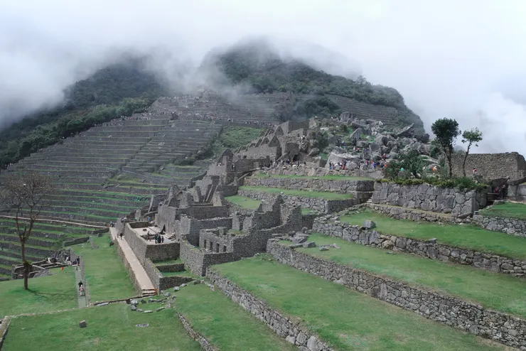 在這裡可以清楚地看到馬丘比丘的入口，有遊客的部分就是路線二的沿線