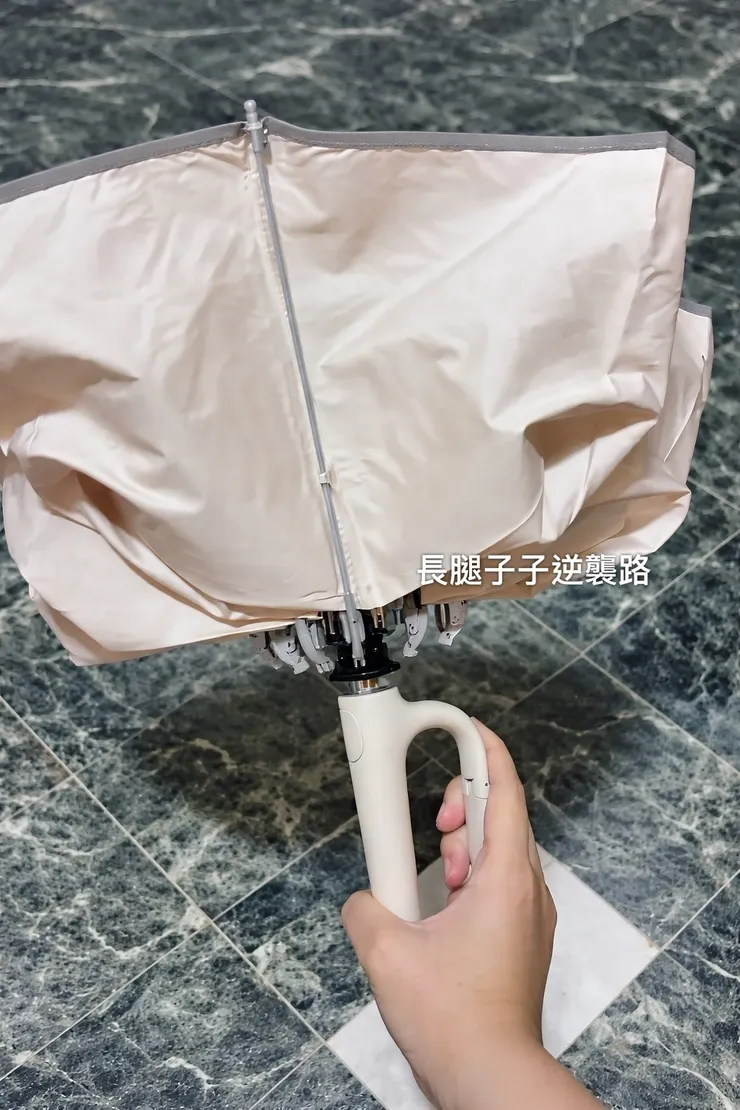 真的一甩即乾，很厲害耶😍