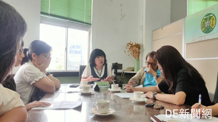 基隆關副關務長吳慧燕說進口糖品需依分類按稅則申報。(記者曾金萬/攝)