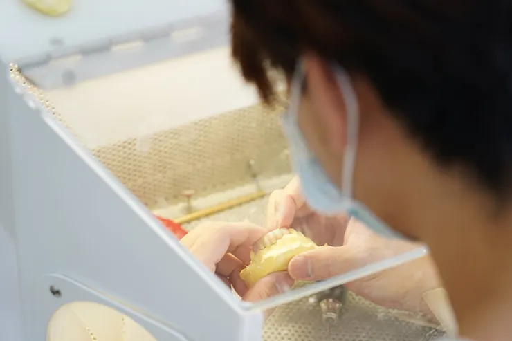 渥爾牙醫診所,打造自信笑容!專利Cap-Lock固定修復系統、專業植牙、全口重建與牙齒貼片(美白貼片)的首選!