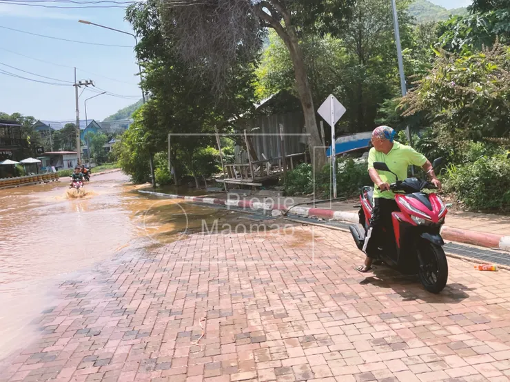 團員拍下的涉水現場