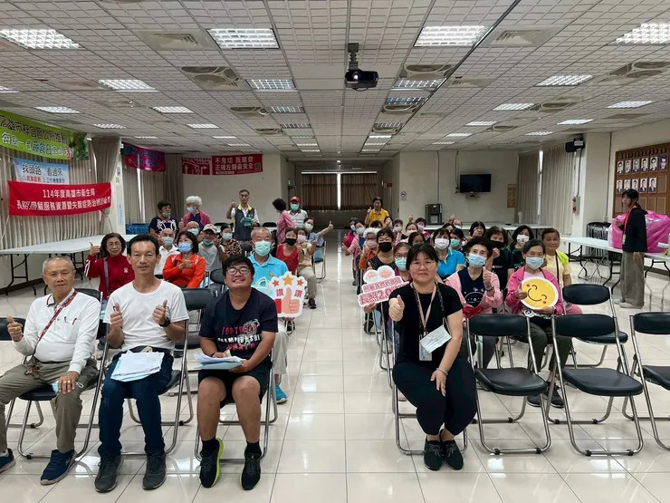 高雄市長照與失智防治巡迴講座吸引社區民眾熱情參與， 現場互動踴躍、學習氣氛熱烈。圖/主辦單位提供