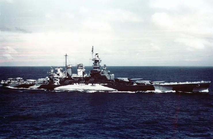 北卡羅來納號正在航行