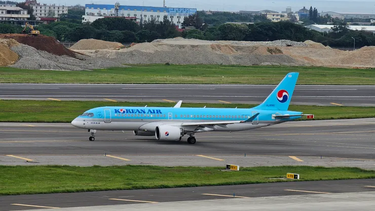 這是在桃機觀景台所看到的大韓航空A220型客機!相信大家都對A220這款機型感到很陌生!