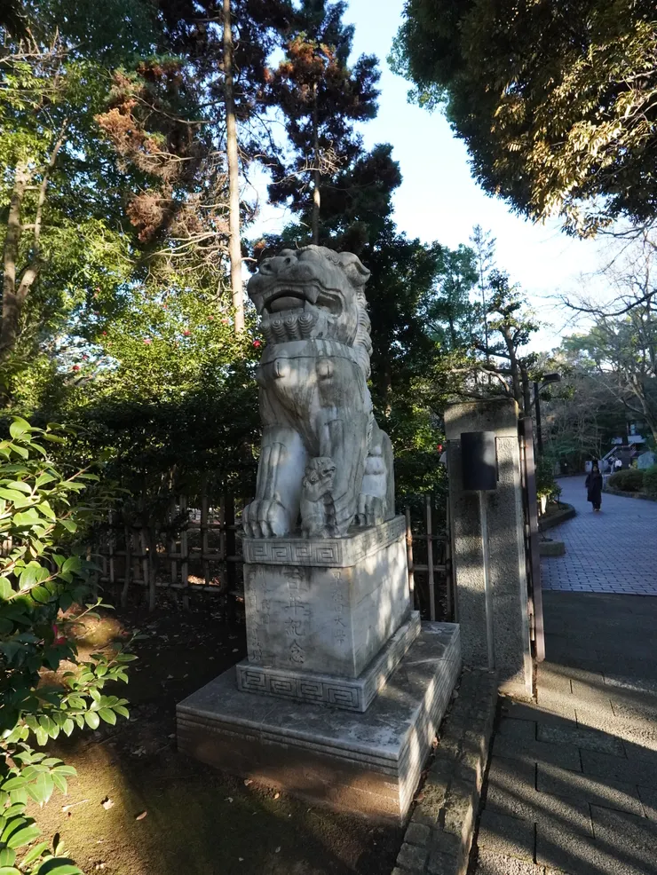 台灣同鄉會贈送早稻田大學的石獅子