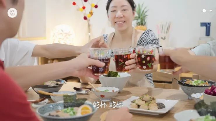 看Rita一家人吃飯會想念家的味道(圖片來源:影片截圖)