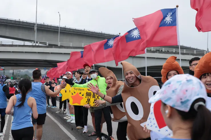 臺北馬拉松賽道加油團