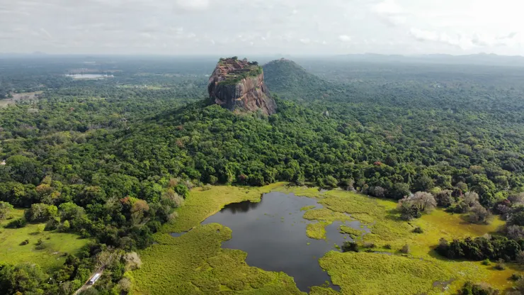 空拍機慢慢上升