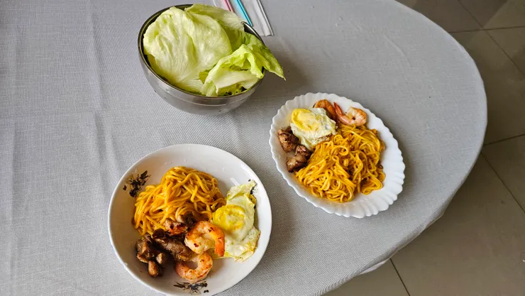 今天早上儒儒做鐵板麵當我們兩個人的早餐!超好吃!獨一無二!