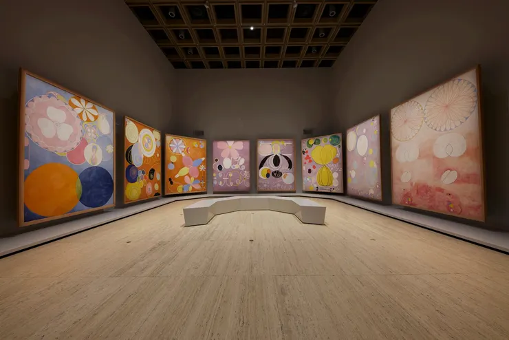 根據阿夫·克林特1907年9月的文字記錄，她打算創作出十幅「如天堂般美麗的」繪畫，希望讓人「瞥見」生命的各個階段。次月，她便開始創作《十個最大》系列。這些巨型畫作代表了人類發展的四個階段：幼年、青年、成年與老年；畫面中出現的植物元素傳達了她對人類與自然界連結的看法。