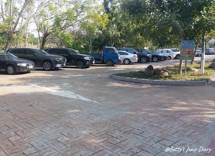 ▲新竹峨眉湖-富興國小旁停車場/圖片來源:Betty's Jump Diary