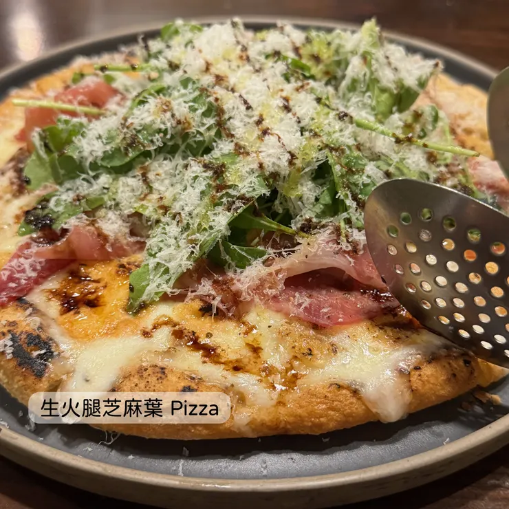 生火腿芝麻葉Pizza