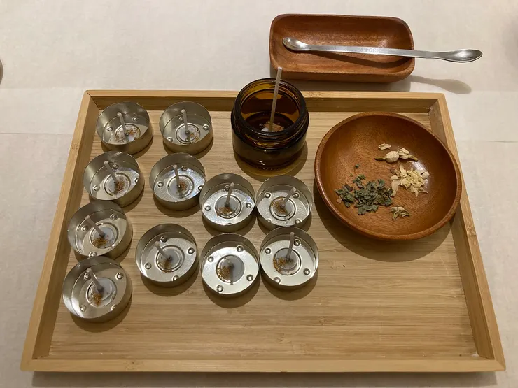 自由選擇喜歡的木粉或乾燥花草