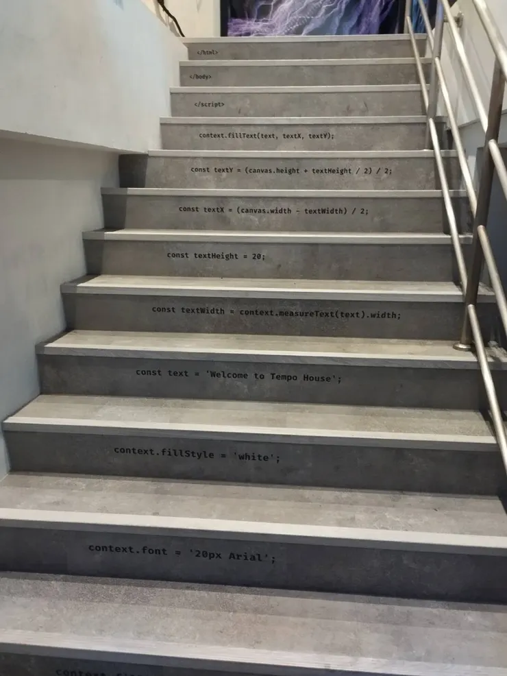 往二樓樓梯間的彩蛋～