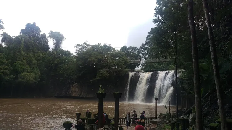 下午天空之城的瀑布，據說有鱷魚