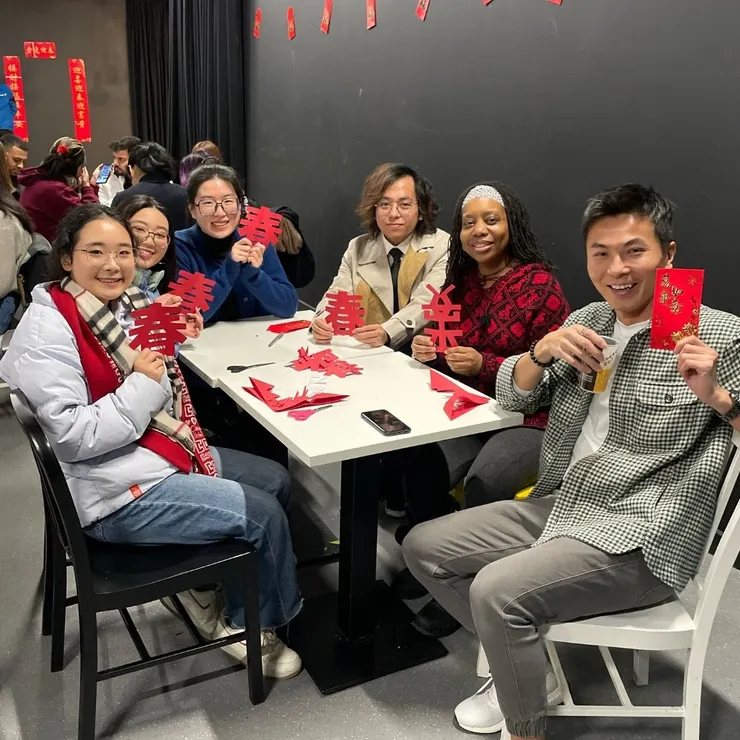 發現不會中文的學生都會把平安拿反XD