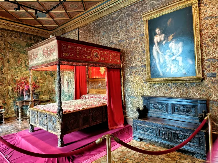 【1樓,凱瑟琳‧德‧梅迪西斯的臥室。】