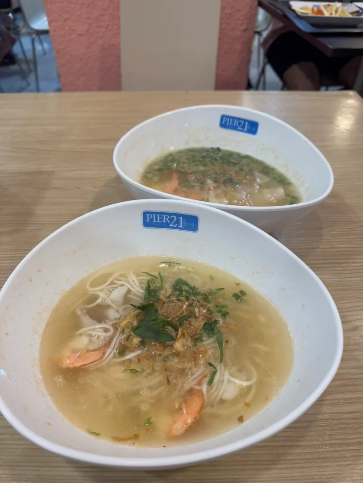 左圖的麵吃起來非常有嚼勁,很像橡皮筋。
