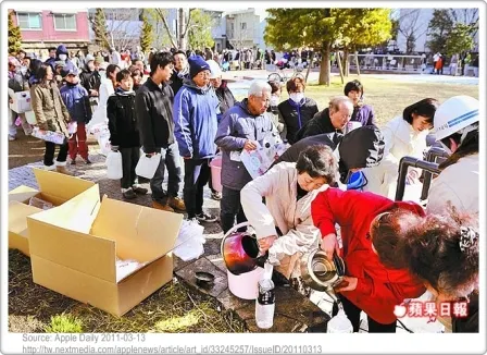 日本發生311海嘯後，災民自制地排隊取水