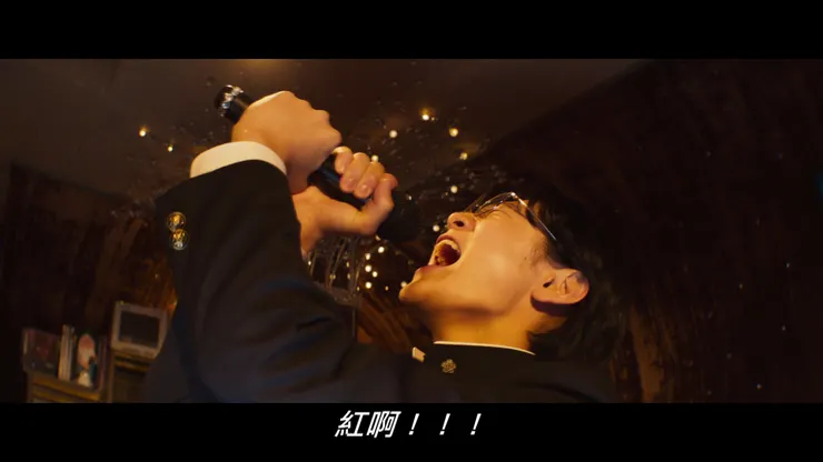 只有電影版的聰實模仿狂兒吶喊了「くれない」，是對其熱愛的認同