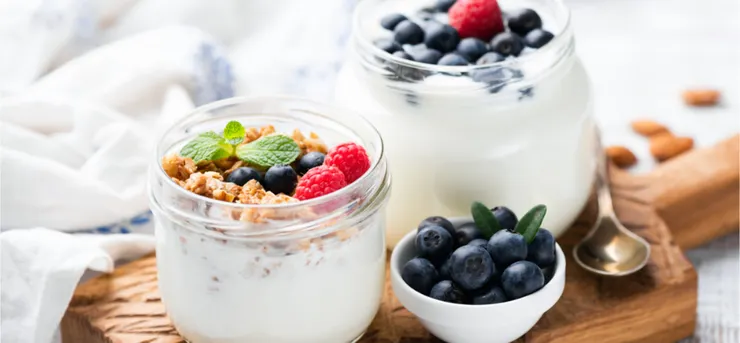 早餐可吃優格+當季水果